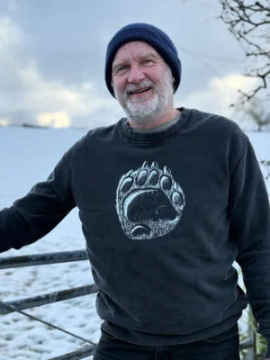 Polar Bear Paw T-shirt in stonewash black